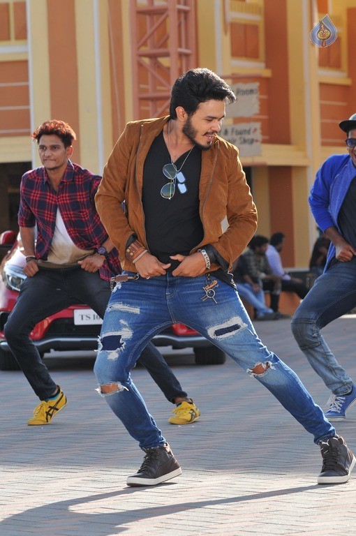 Angel Movie New Photos - 23 / 27 photos