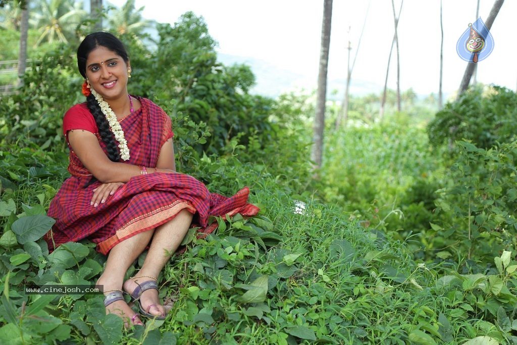 Antha Kuyil Neethana Tamil Movie Stills - 10 / 21 photos