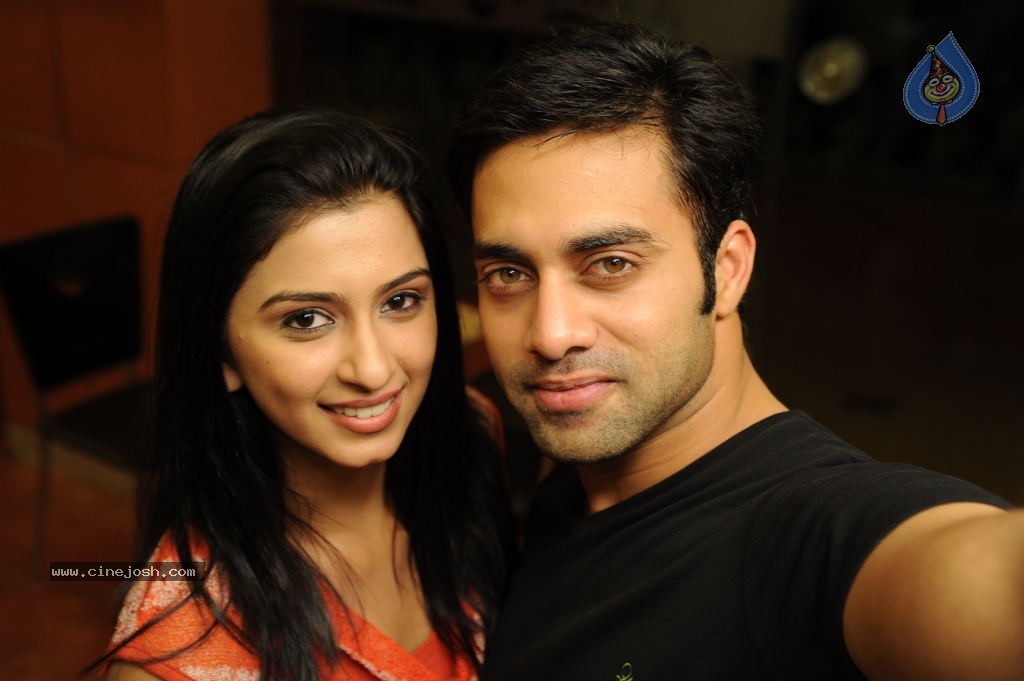 Antha Scene Ledu Movie Photos - 8 / 13 photos