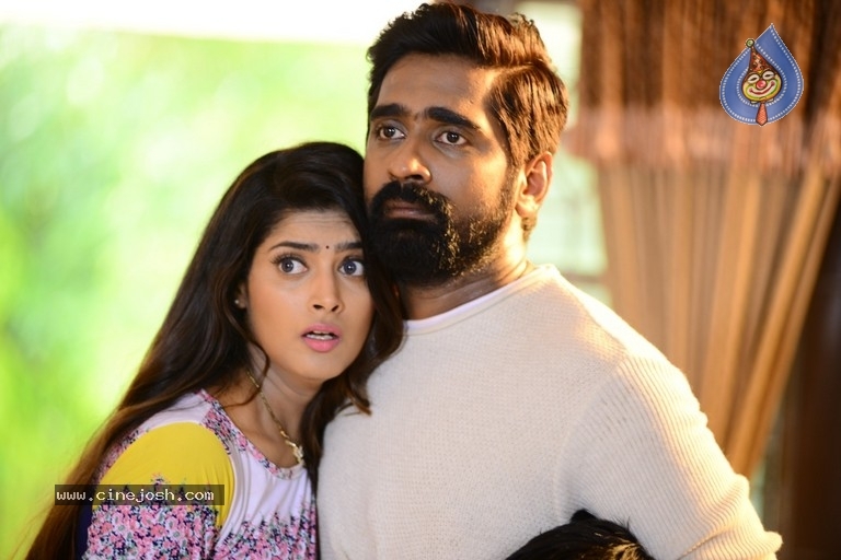 April 28 Em Jarigindi Movie Stills - 2 / 7 photos