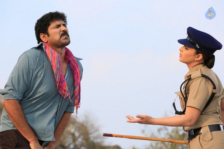 Araku Road Lo Movie Photos - 24 / 57 photos