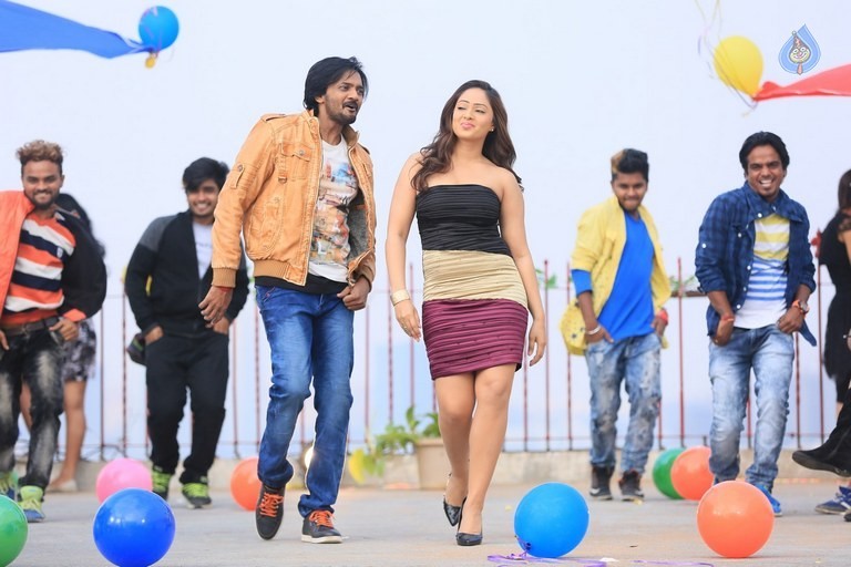 Araku Road Lo Movie Photos - 28 / 57 photos