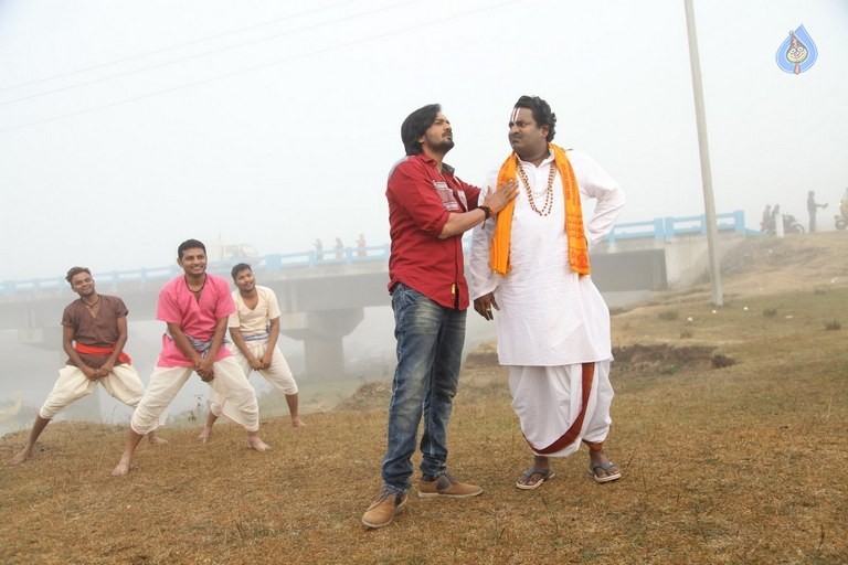 Araku Road Lo Movie Photos - 31 / 57 photos
