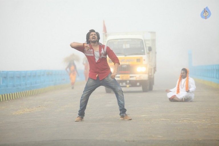 Araku Road Lo Movie Photos - 37 / 57 photos