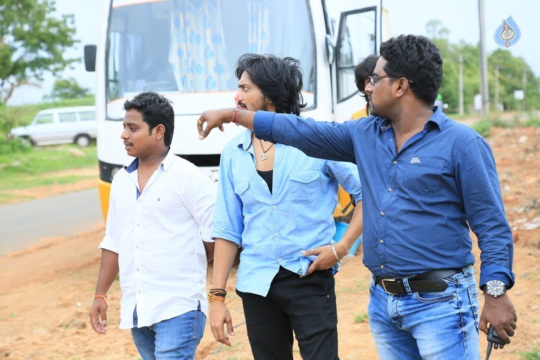 Araku Road Lo Stills - 2 / 38 photos