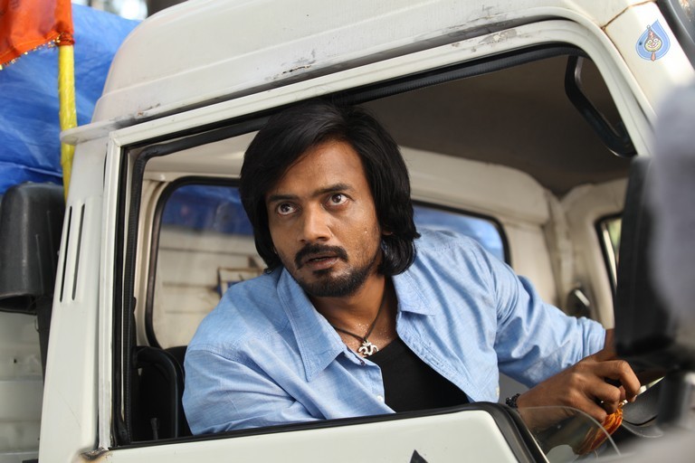 Araku Road Lo Stills - 9 / 38 photos