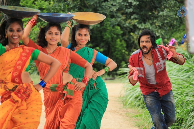 Araku Road Lo Stills - 13 / 38 photos