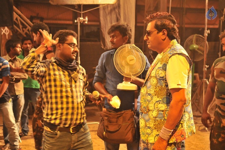 Araku Road Lo Stills - 16 / 38 photos