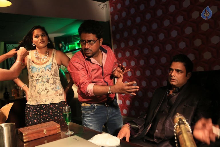 Araku Road Lo Stills - 17 / 38 photos