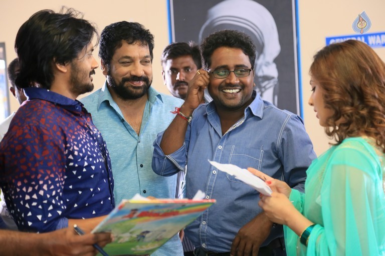 Araku Road Lo Stills - 18 / 38 photos