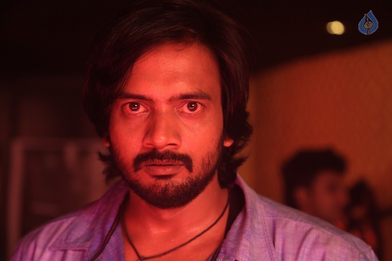 Araku Road Lo Stills - 21 / 38 photos
