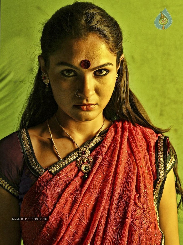 Aranmanai Tamil Movie Stills - 15 / 32 photos