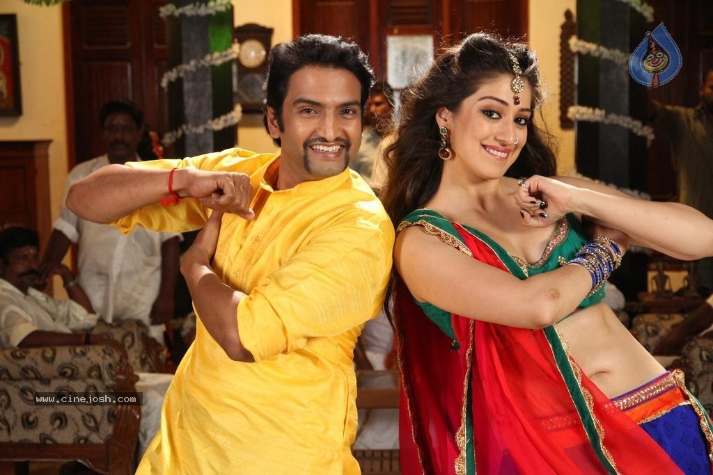 Aranmanai Tamil Movie Stills - 13 / 15 photos