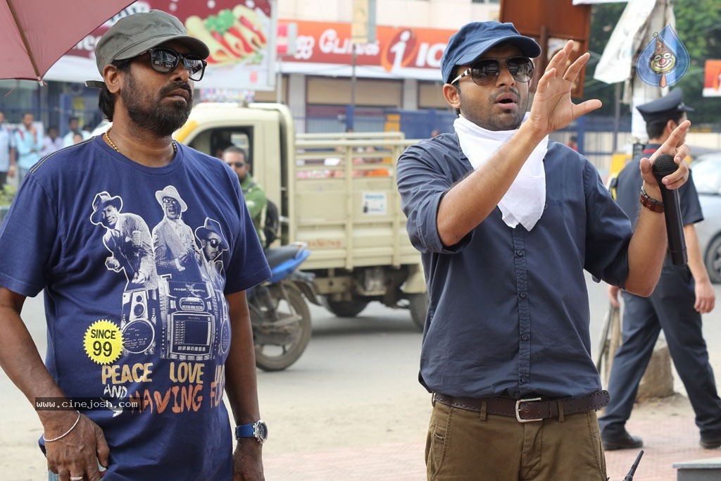 Arima Nambi Tamil Movie Stills and Posters - 20 / 48 photos