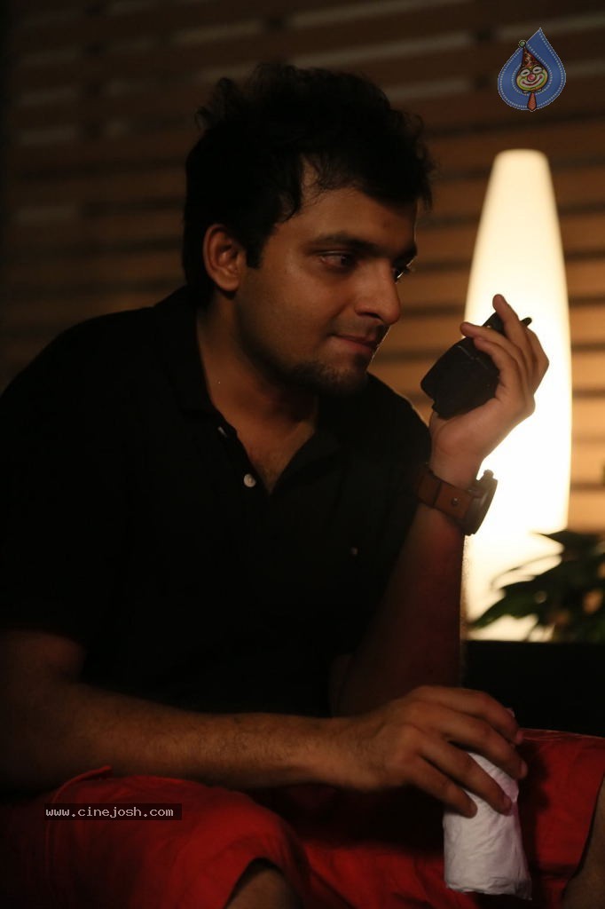 Arima Nambi Tamil Movie Stills and Posters - 23 / 48 photos
