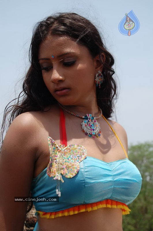 Arumbu Meesai Kurumbu Paarvai Stills - 30 / 55 photos