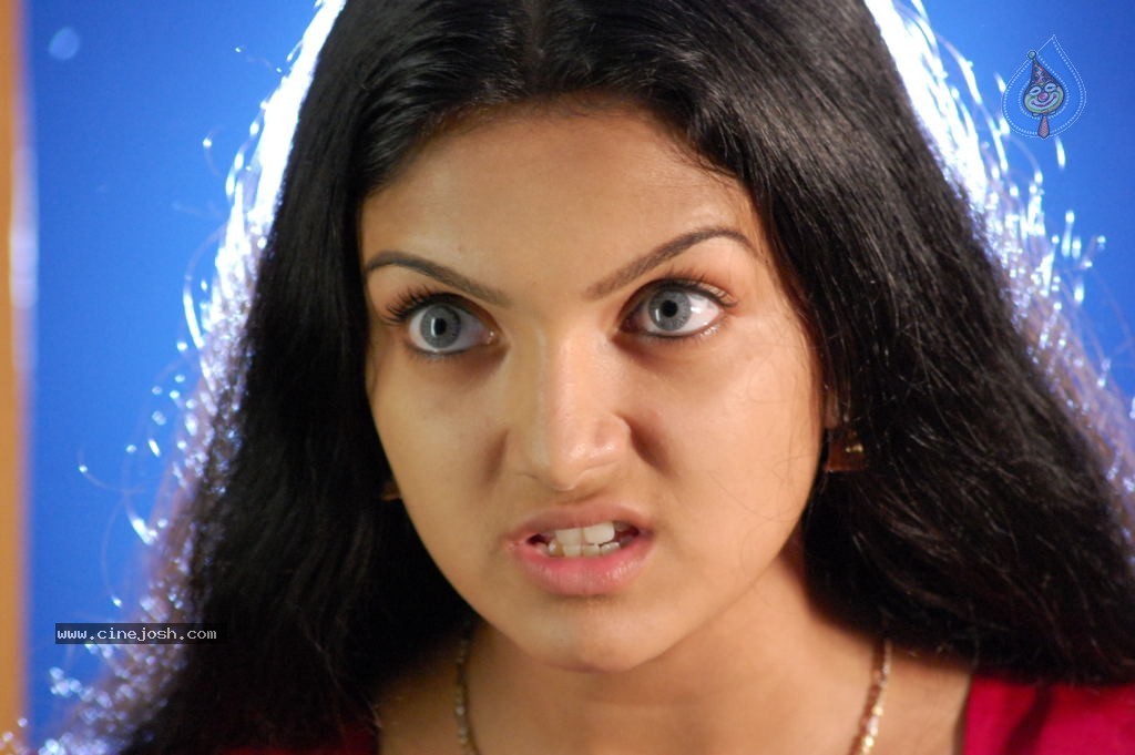 Arundhati Vettai Tamil Movie Stills - 17 / 48 photos