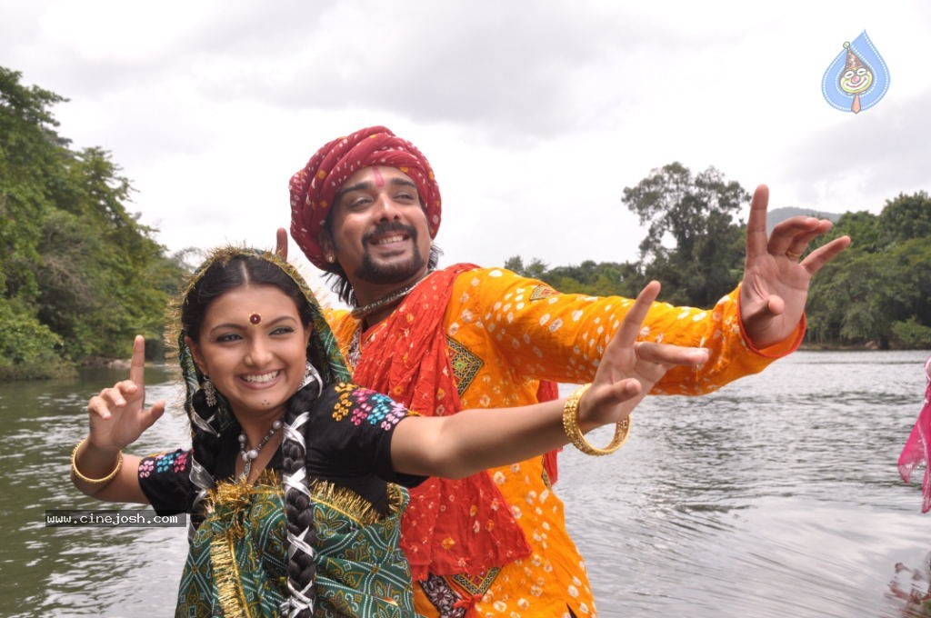 Arundhati Vettai Tamil Movie Stills - 46 / 48 photos