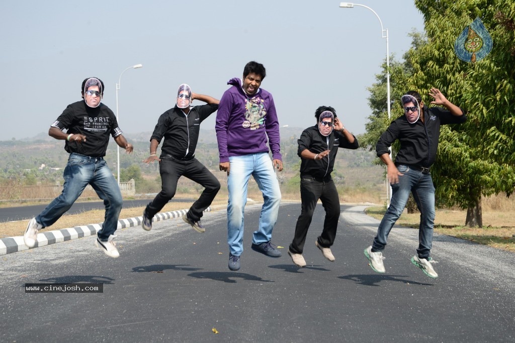 Athadu Aame O Scooter Movie Photos - 31 / 41 photos
