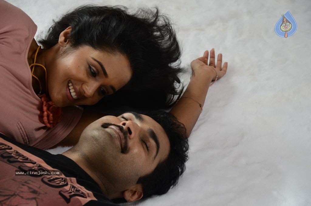 Athidhi Tamil Movie Hot Stills - 28 / 57 photos