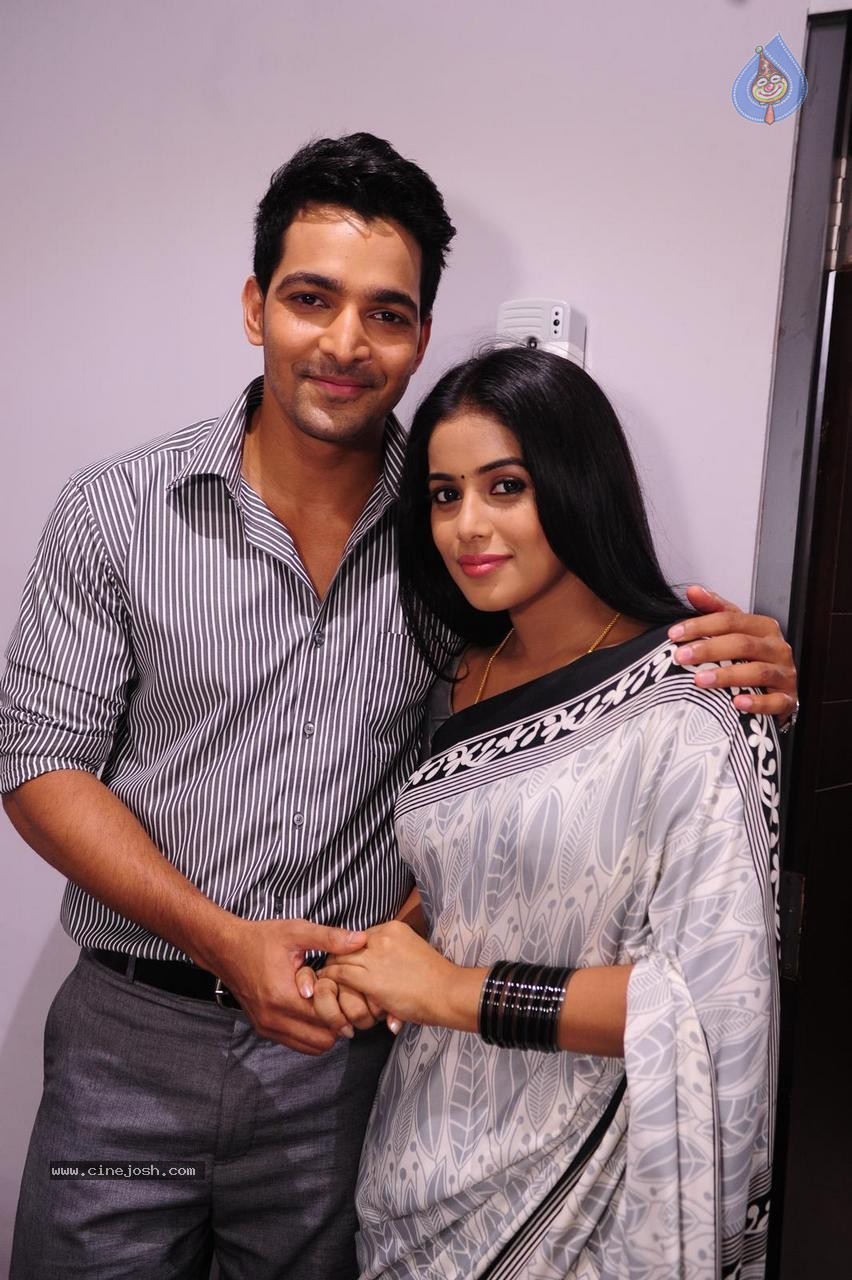 Avunu 2 Movie New Stills - 2 / 5 photos