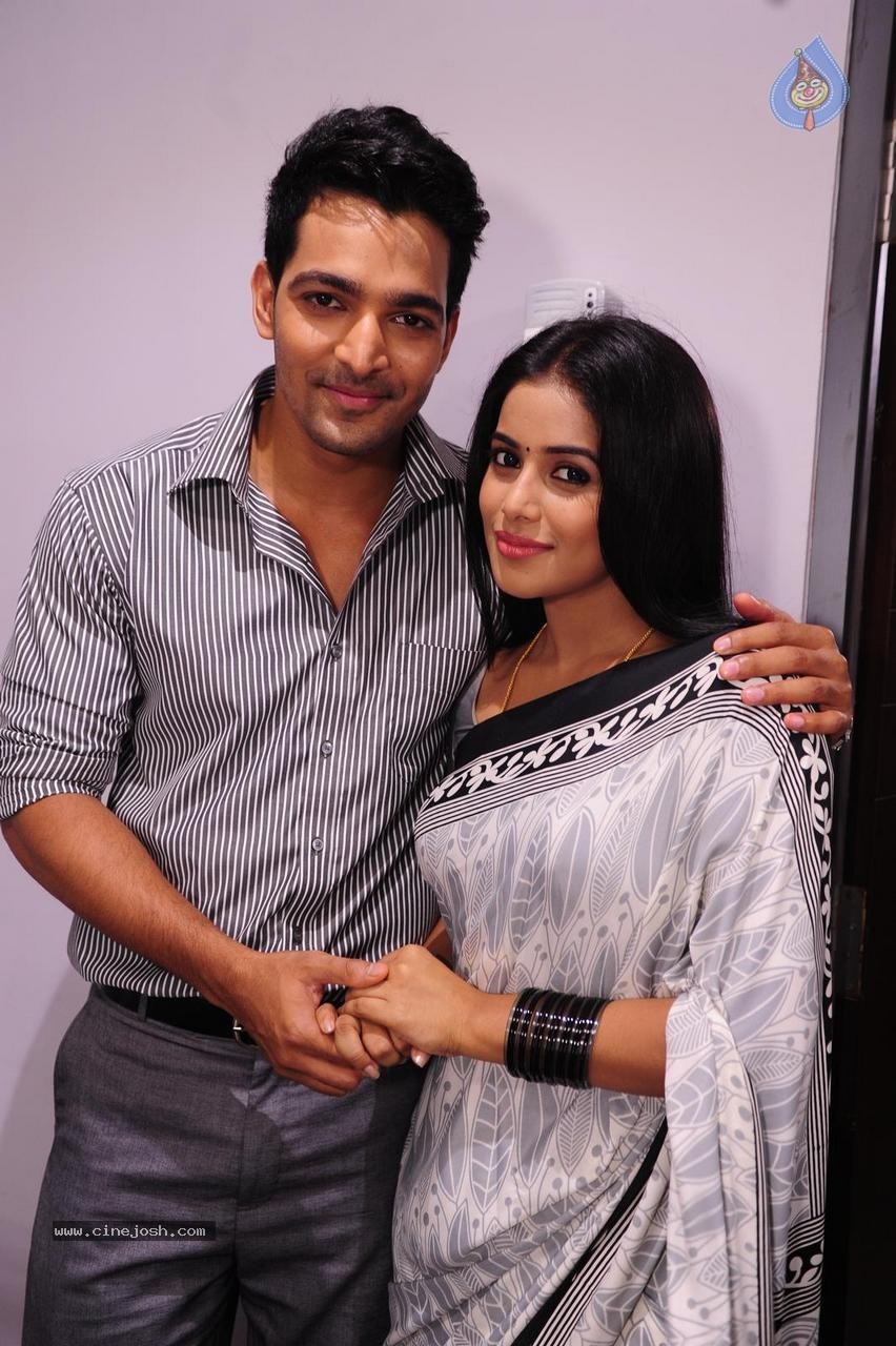 Avunu 2 Movie New Stills - 3 / 5 photos