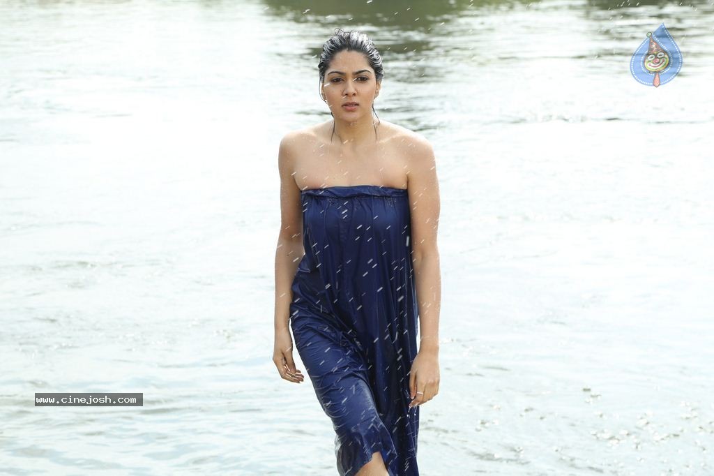 Ayirathil Iruvar Tamil Movie Stills - 20 / 40 photos