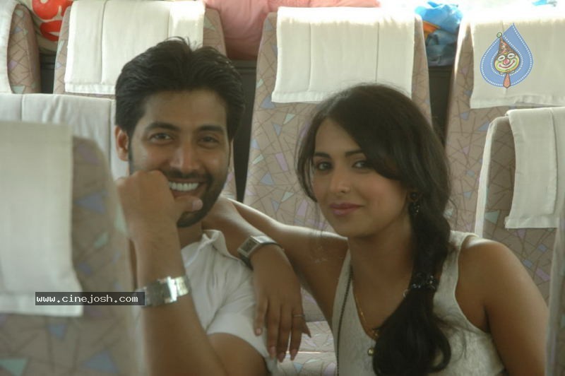 Ayutha Poratam Movie Stills - 33 / 33 photos
