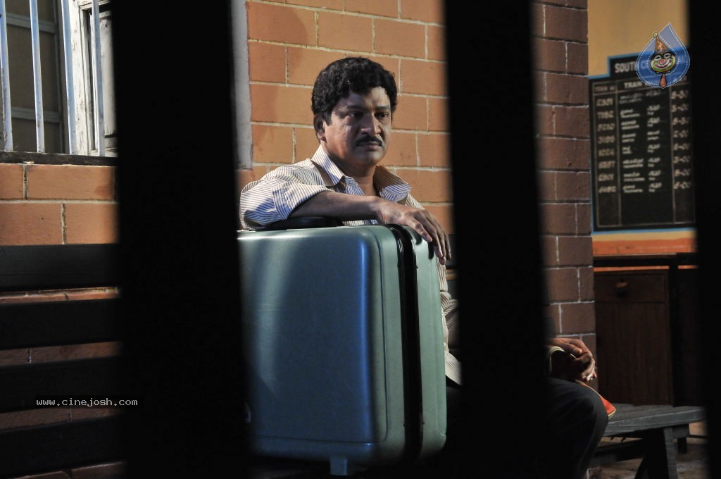 Ayyare Movie New Stills - 18 / 21 photos