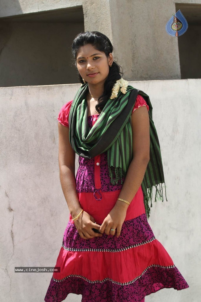Azhagan Murugan Tamil Movie Stills - 6 / 38 photos