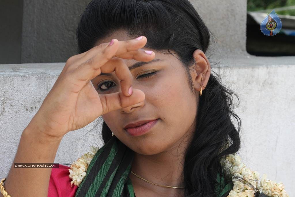 Azhagan Murugan Tamil Movie Stills - 10 / 38 photos