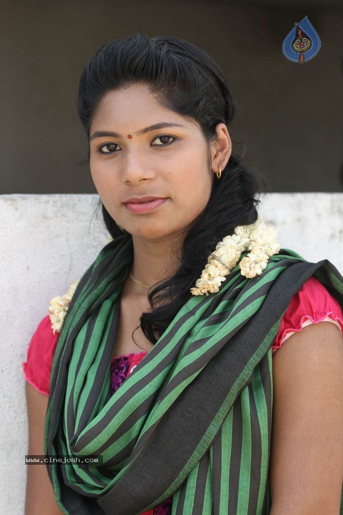 Azhagan Murugan Tamil Movie Stills - 22 / 38 photos