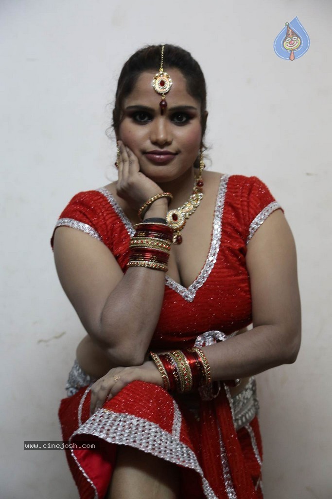 Azhagan Murugan Tamil Movie Stills - 25 / 38 photos
