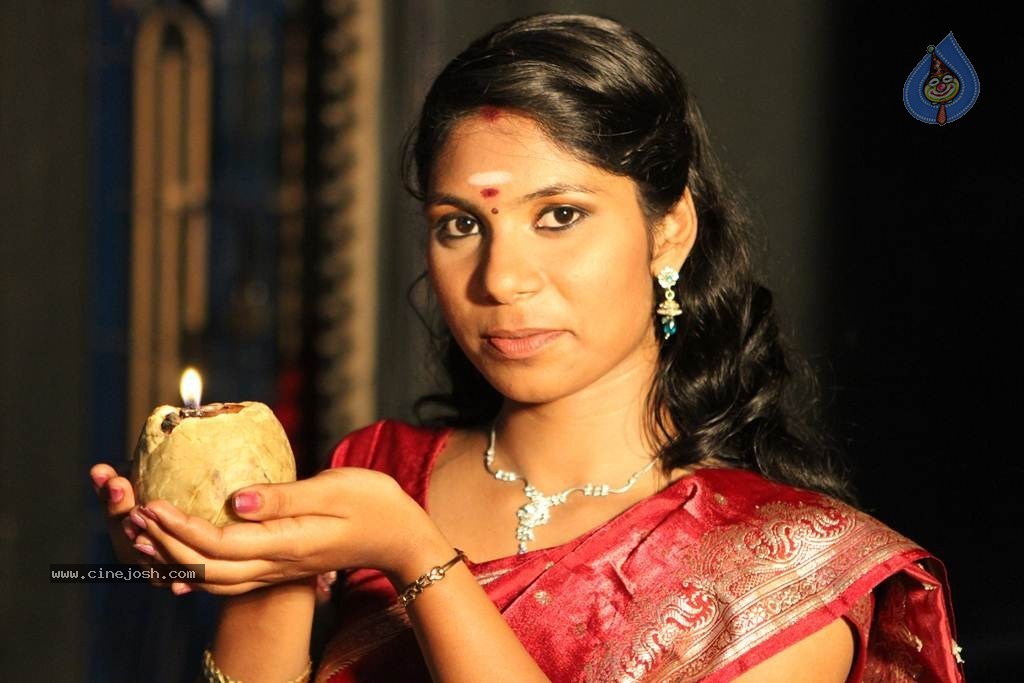 Azhagan Murugan Tamil Movie Stills - 32 / 38 photos