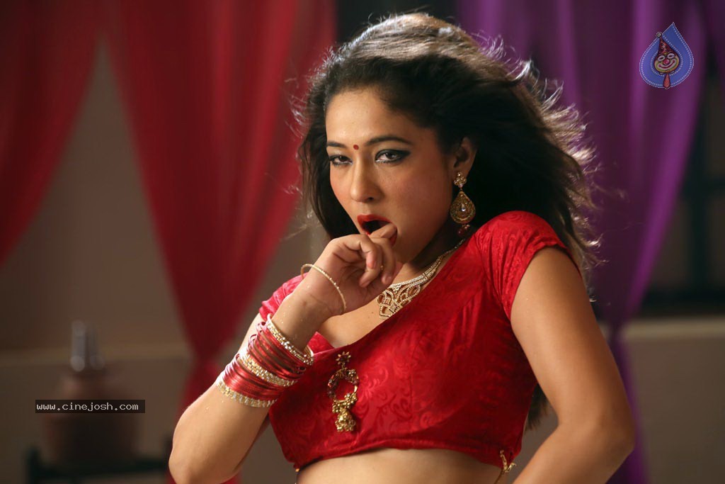 Azhagiya Pandipuram Tamil Movie Hot Stills - 2 / 20 photos