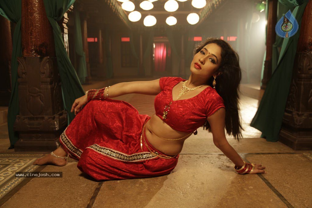 Azhagiya Pandipuram Tamil Movie Hot Stills - 12 / 20 photos