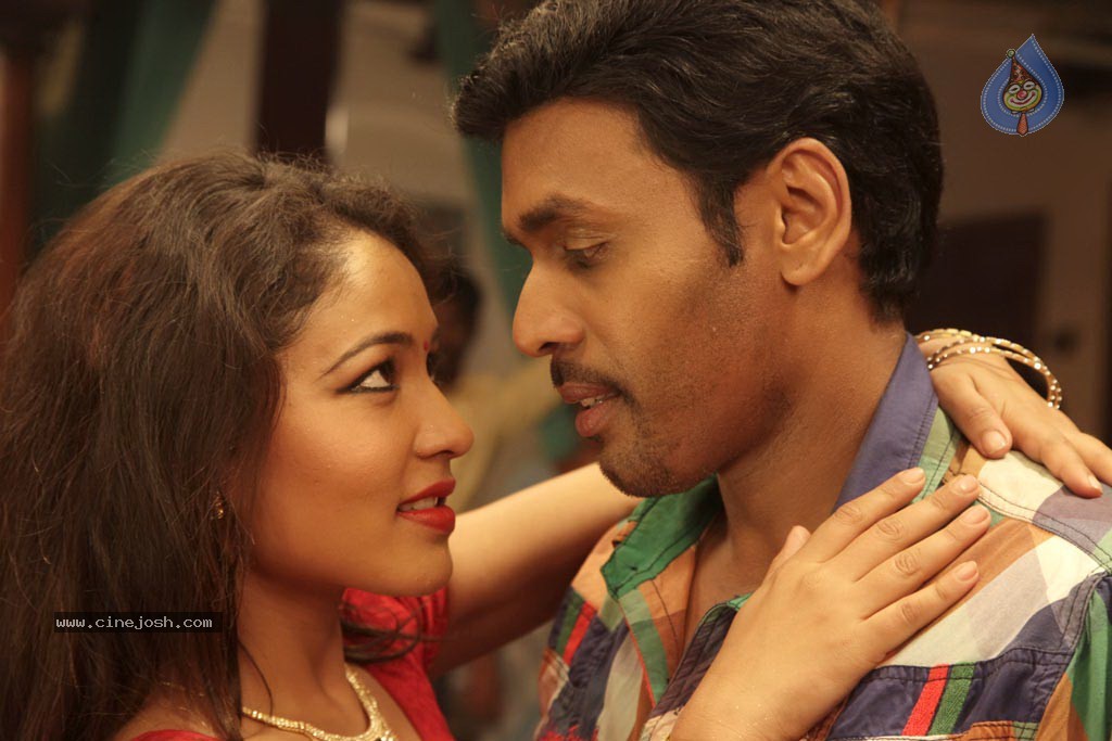 Azhagiya Pandipuram Tamil Movie Hot Stills - 15 / 20 photos
