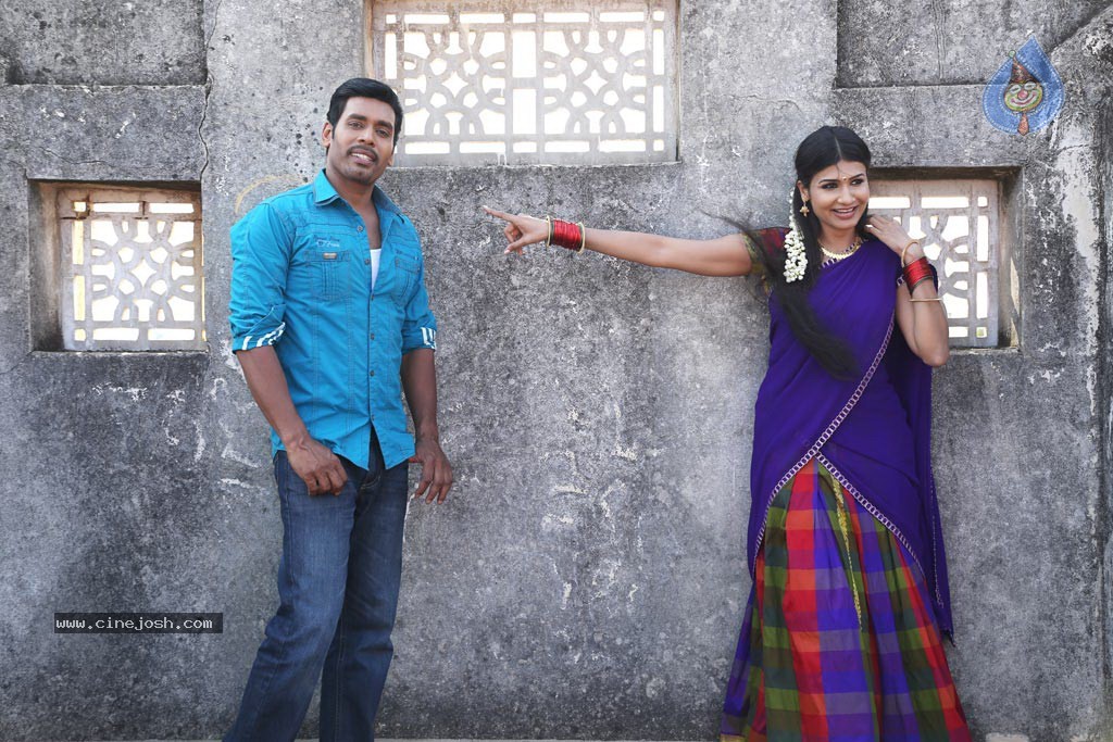 Azhagiya Pandipuram Tamil Movie Hot Stills - 18 / 20 photos