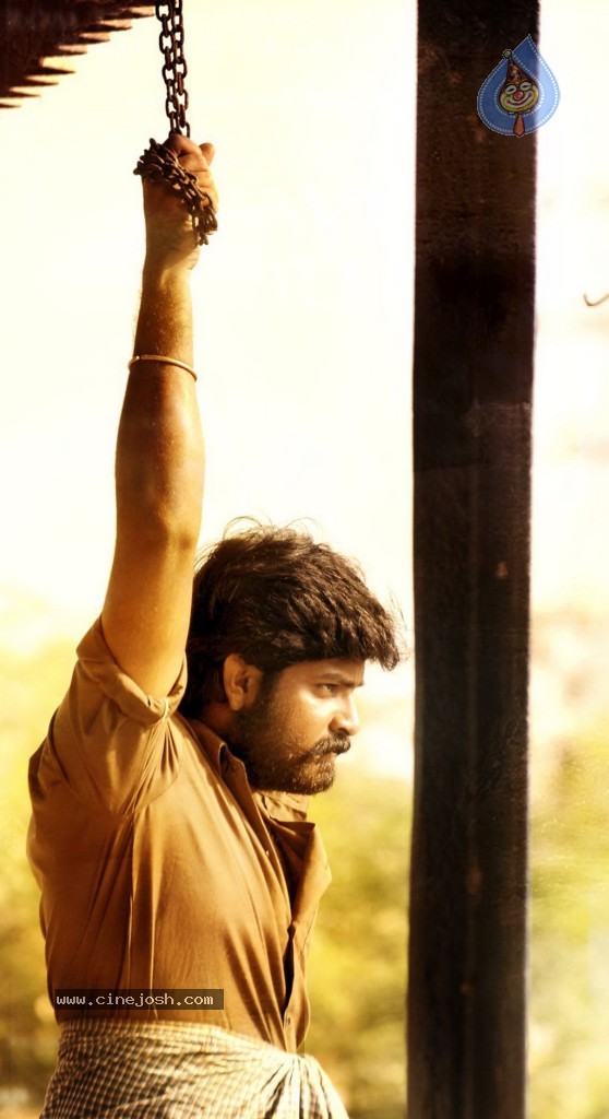 Azhagu Magan Tamil Movie Stills - 31 / 41 photos