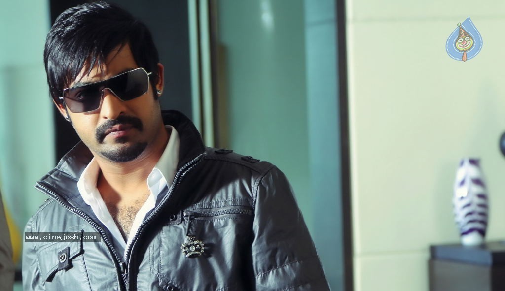 Baadshah Movie Stills n Walls - 5 / 14 photos