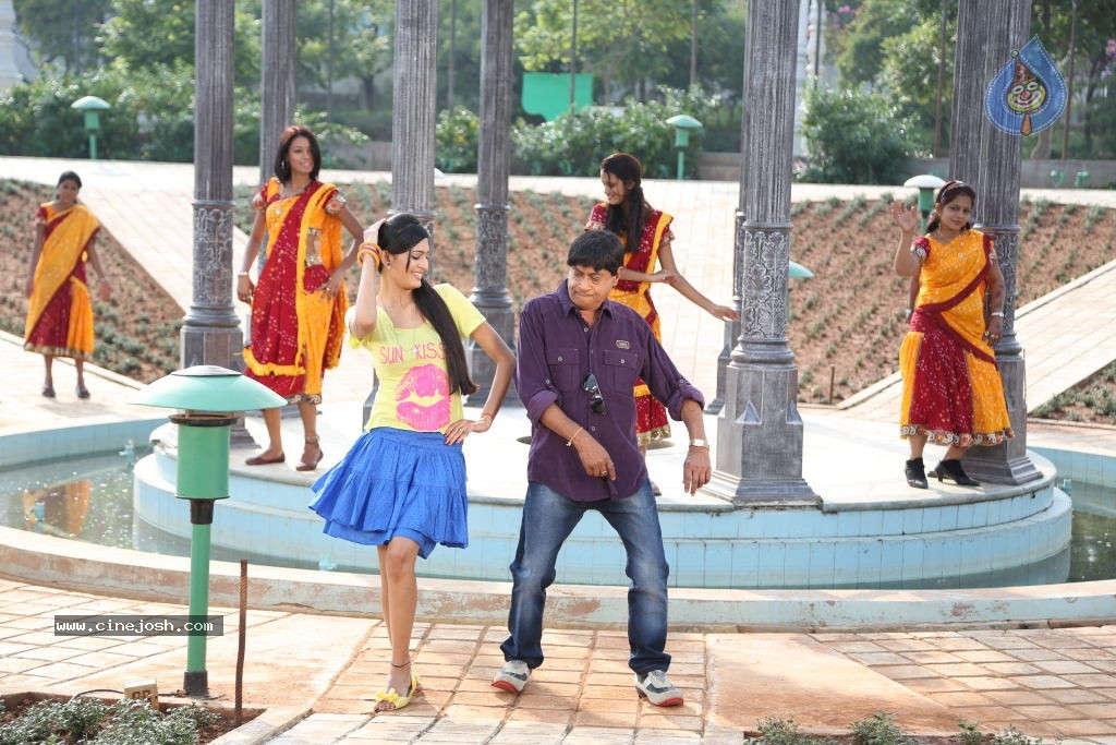 Baadshah New Stills - 23 / 64 photos