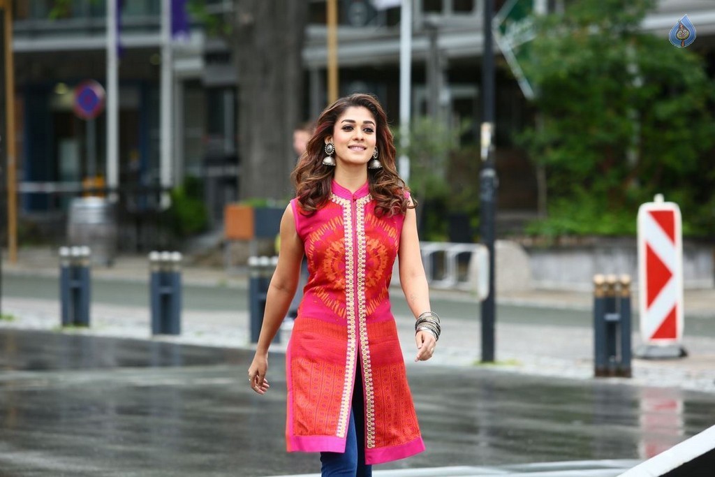Babu Bangaram Movie Gallery - 20 / 31 photos