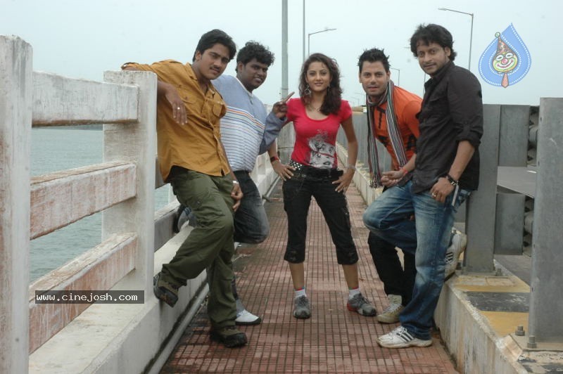 Bachelors 2 Movie Stills - 22 / 46 photos