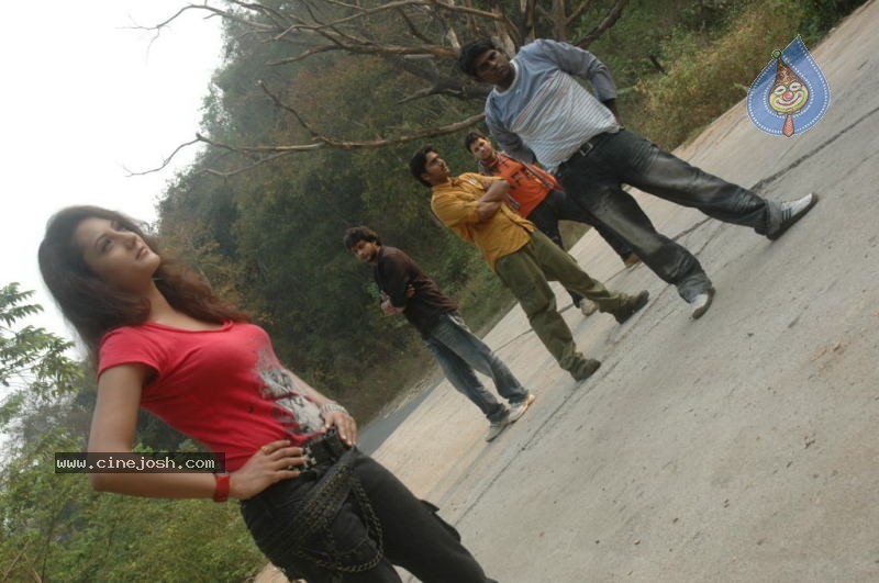Bachelors 2 Movie Stills - 43 / 46 photos