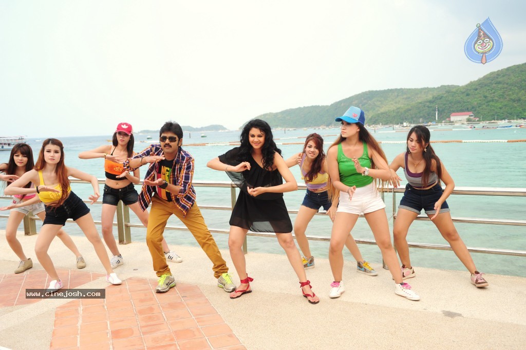 Band Balu Movie New Stills - 7 / 44 photos