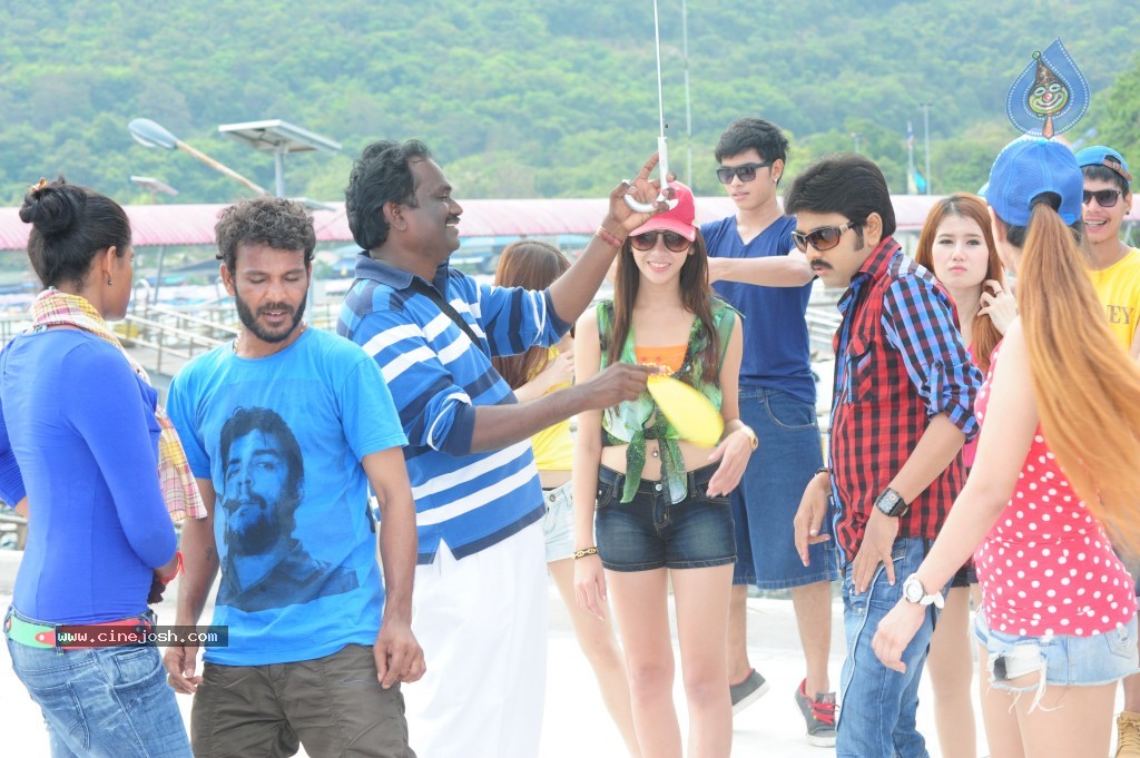 Band Balu Movie New Stills - 12 / 44 photos