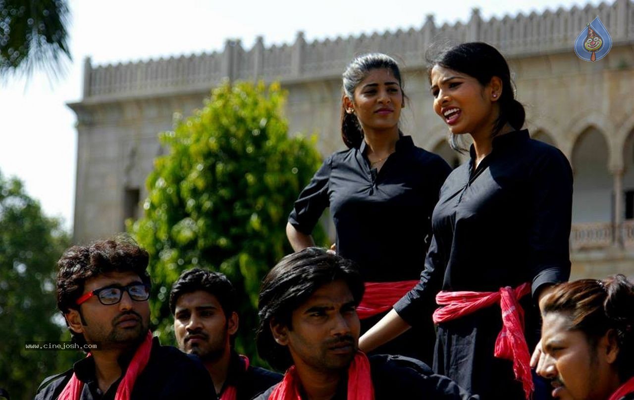 Bhandook Movie Stills and Posters - 20 / 47 photos