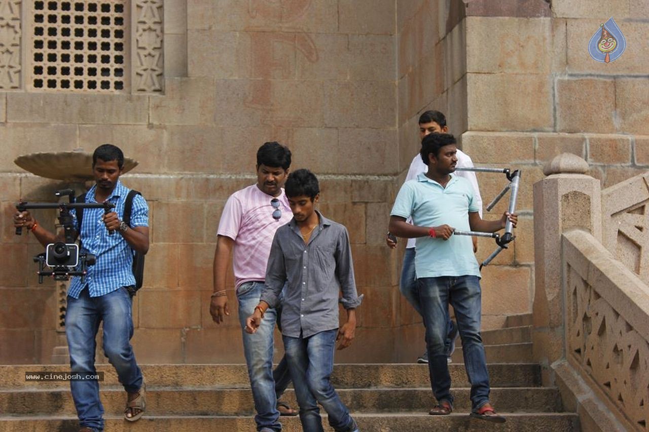 Bhandook Movie Stills and Posters - 22 / 47 photos