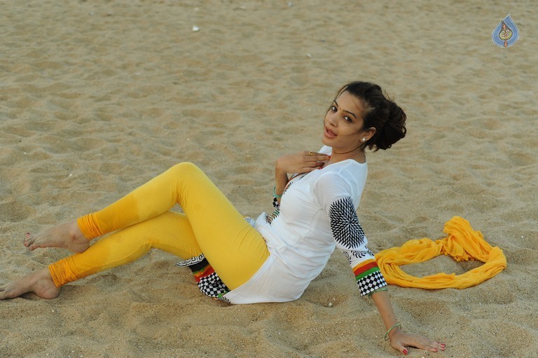 Banthipoola Janaki Movie Images - 28 / 53 photos