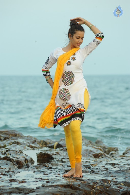 Banthipoola Janaki Movie Images - 41 / 53 photos